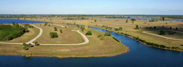 Großes Baugrundstück mit herrlichem Kanal direkt vor der Haustür - eines der Letzten!