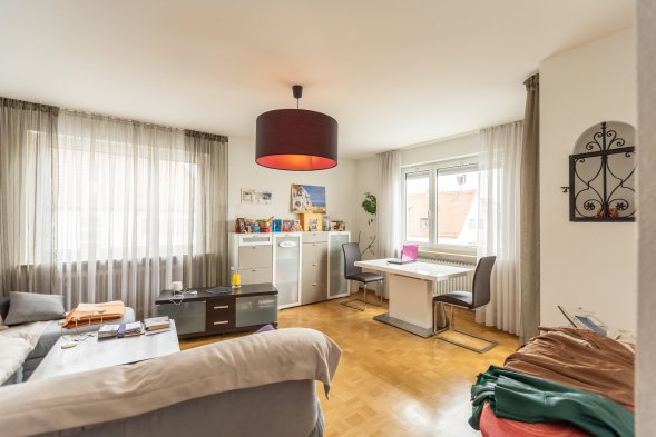 Attraktive 3-Zimmer-Wohnung mit Tiefgaragenstellplatz in TOP-Lage in Würzburg mit Blick auf die Marienkapelle