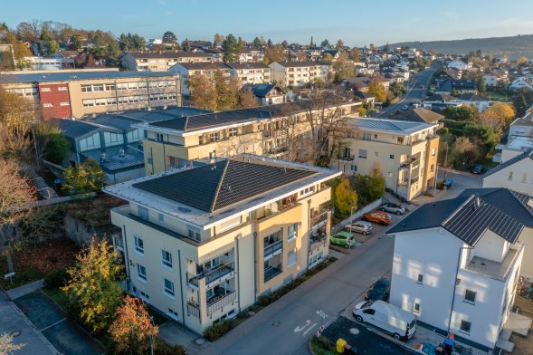 TOP-Kapitalanlage: Kleines Immobilienpaket: Zwei Gewerbeeinheiten und eine Wohneinheit